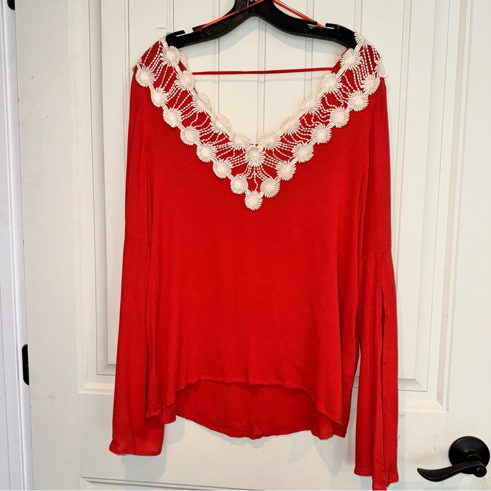 Entero Blouse with crocheted accents
